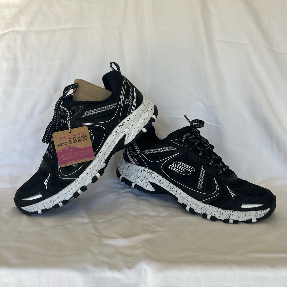 Skechers Outdoor With Memory Foam Black/White Trail Sneakers Women’s Size 8